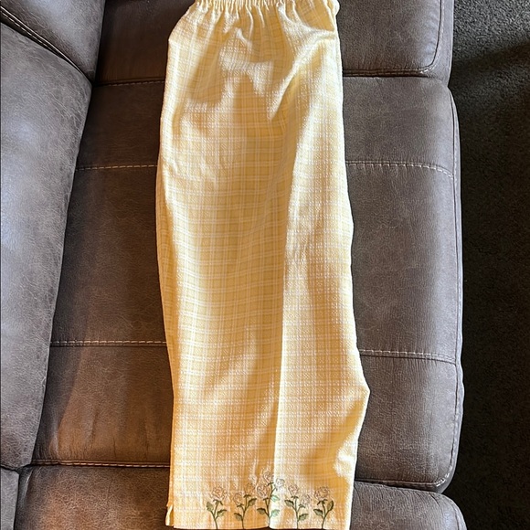 BonWorth Yellow Capri Pants with Floral Embellishments - Picture 2 of 5